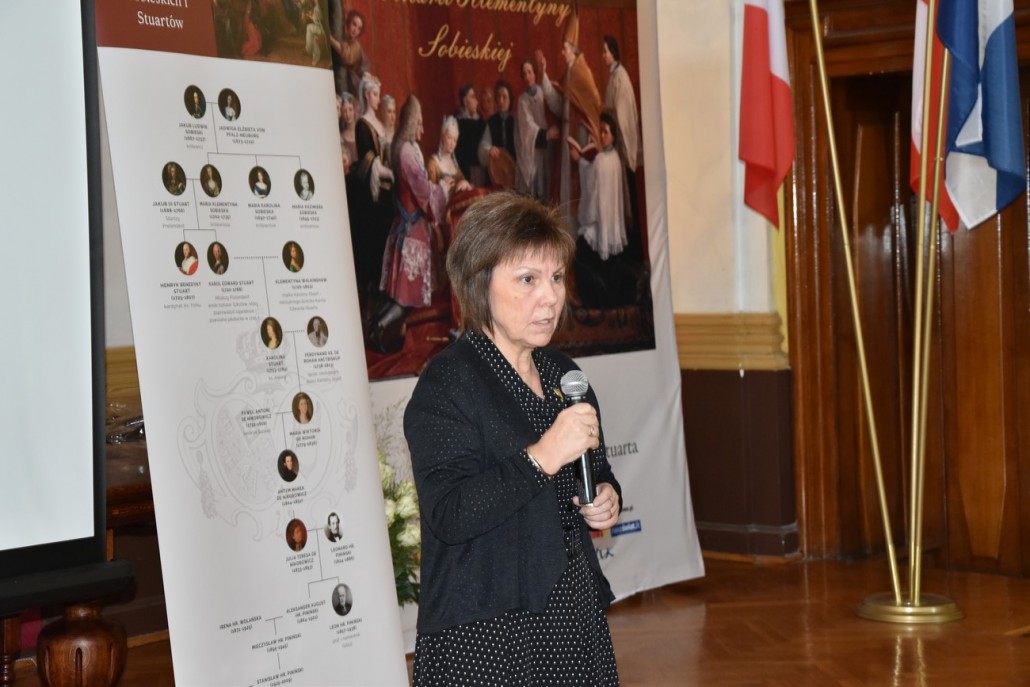 Profesor Aleksandra Skrzypietz z Uniwersytetu Śląskiego w Katowicach podczas wykładu o Marii Klementynie Sobieskiej 